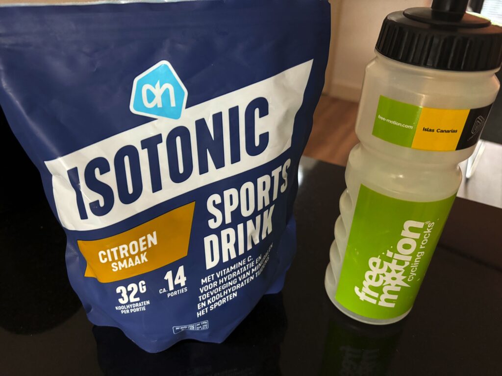 Review AH Isotonic Sports Drink: goedkope maar plakkerige dorstlesser